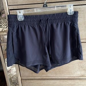 Athleta lazer cut short, size 4